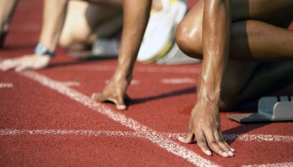 爱游戏官方入口-青少足球裁判“网络直播评审”新模式在多地试点，青少年足球比赛直播