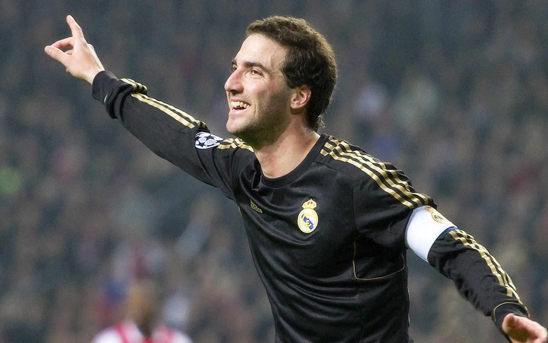 法甲裁判裁决公平受认可，赛事秩序井然，德甲裁判安排